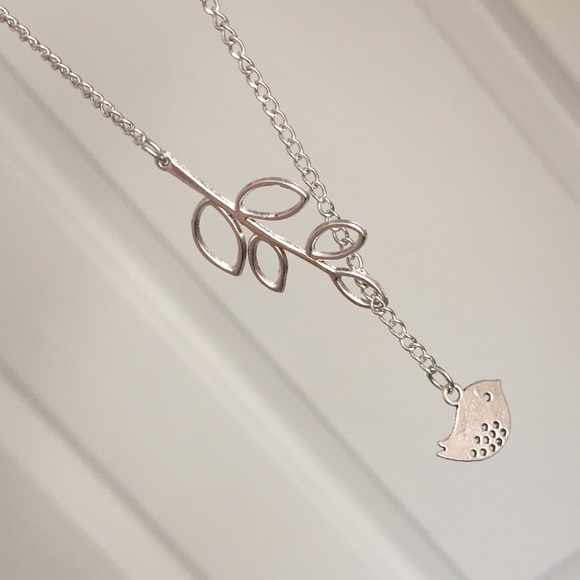 ⚜️[𝟯/$𝟭𝟯]⚜️Silver Dainty Leaf Dove Necklace New - Picture 3 of 8